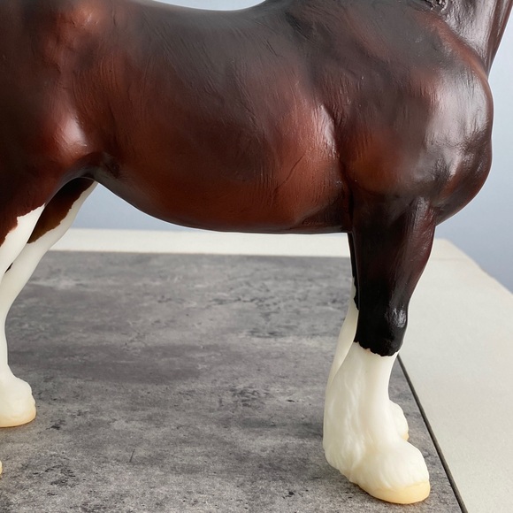 Breyer TSC 80th Anniversary Alba Clydesdale Mare - Picture 8 of 14